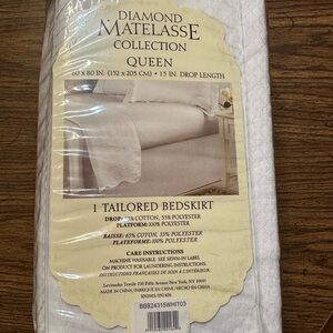 Queen size Tailored Bedskirt